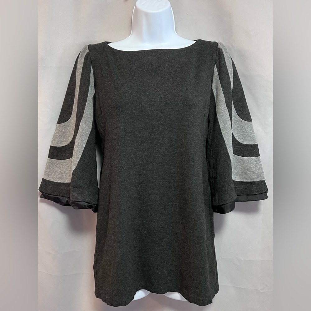Trina Turk Hijinx Gray 2 Toned 3/4 Bell Sleeve Knit Sweater Mini Dress. Sz 0